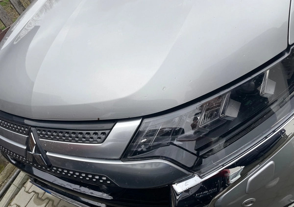 Mitsubishi Outlander cena 73000 przebieg: 136000, rok produkcji 2019 z Rzeszów małe 232